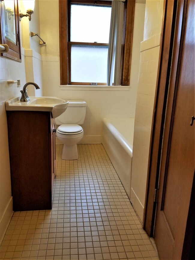 Photo - 7004 Amherst Ave Unidad A