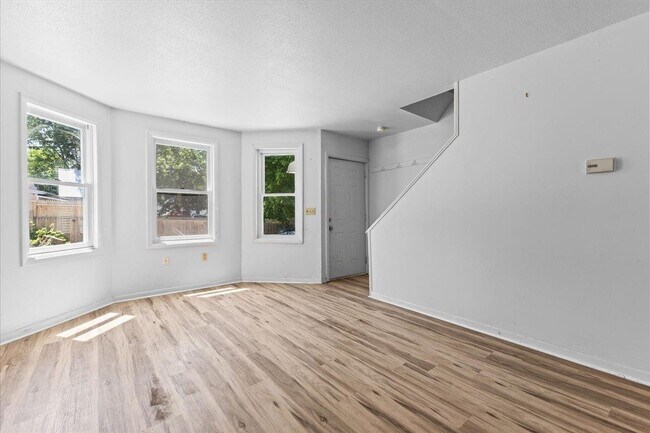 21 Hyde St Unit 3