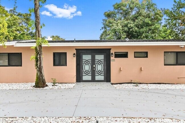 Building Photo - 620 Camellia Ct Rental