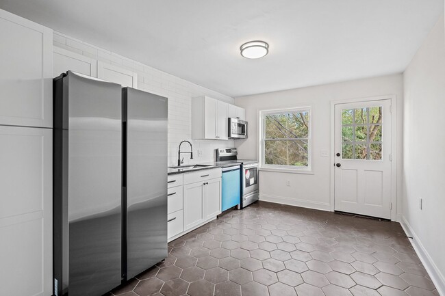 Photo - 1121 West End Blvd