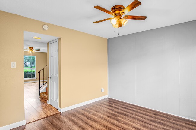 Photo - 4057 Young St