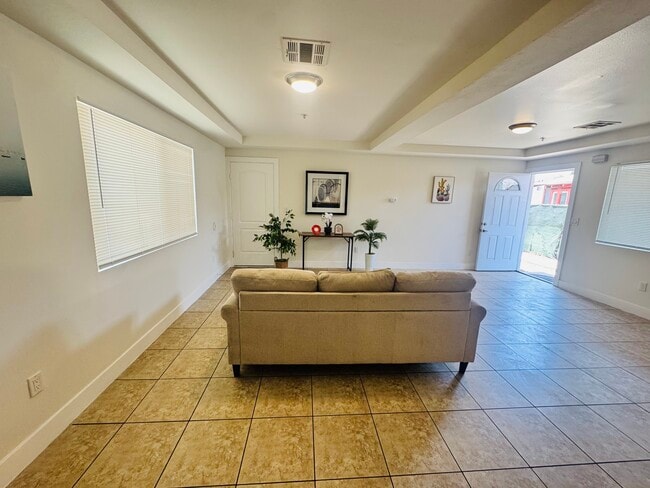 Photo - 601 W 84th St