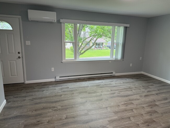 Photo - 104 Creekside Dr