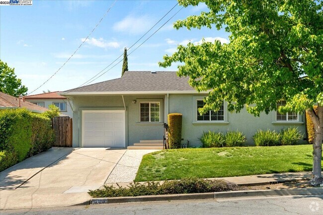 Building Photo - 323 De Leon Ave Rental