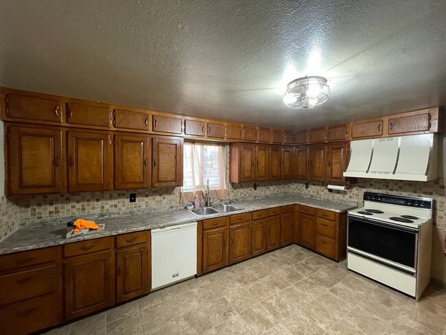 Photo - 3 Bedroom 3 Bath Home