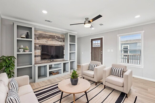 Photo - 1030 Monarch Dr