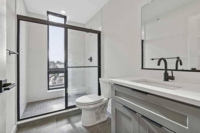 Photo - 6211 Woodbine Ave