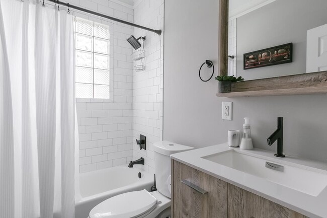 Photo - 1876 DeKalb Ave NE