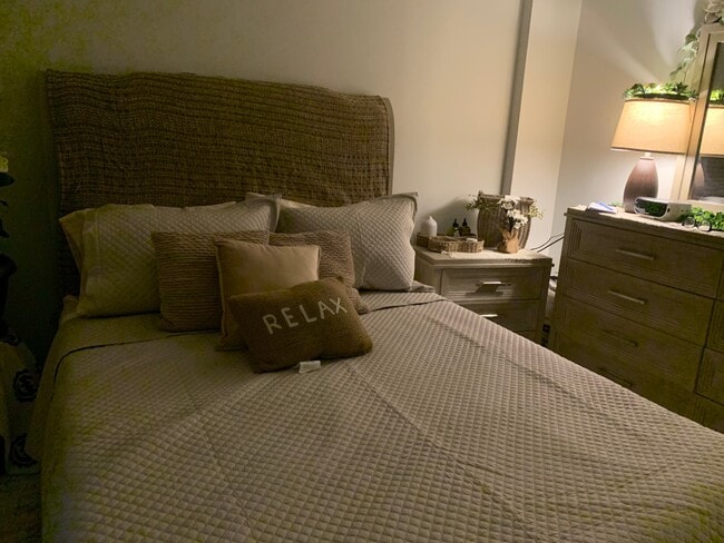 Photo - 116-17 Grosvenor Ln Unidad 3A