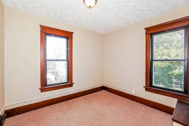 Photo - 711 Garfield St