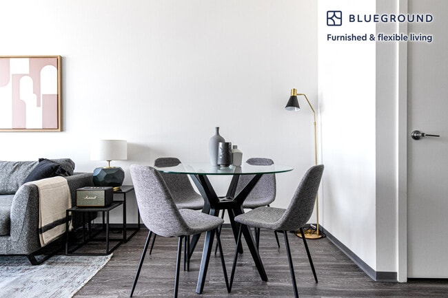 Photo - 2340 N California Ave Unidad FL5-ID372