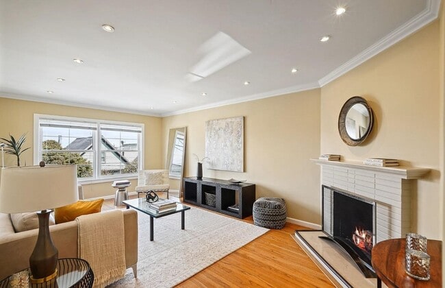 Photo - 16-18-18 Hoffman Ave Unidad 18 Hoffman