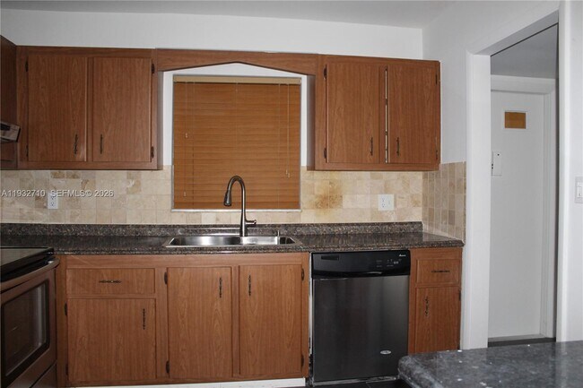 Photo - 5140 SW 40th Ave Unit 3C
