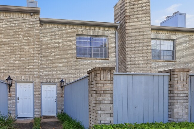 Building Photo - 506 Wilcrest Dr Unit 506