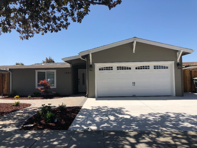 Building Photo - 1053 Blazingwood Dr Rental