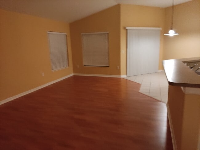 Photo - 17 Ziegler Pl