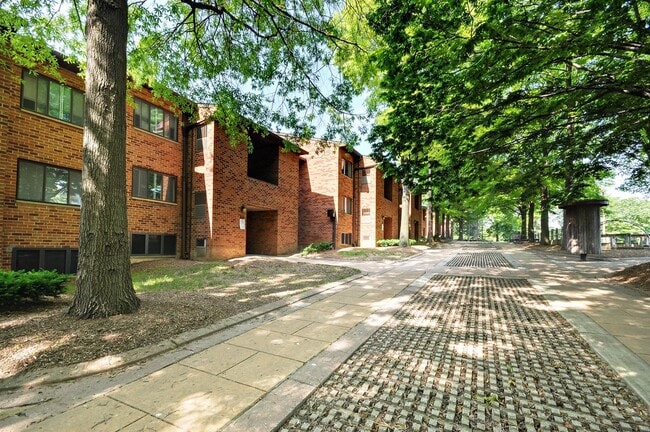 Building Photo - Westview on the Avenue Rental