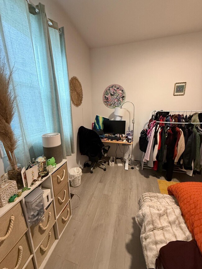 Photo - 1267 King St W Unit Room H (Lower)