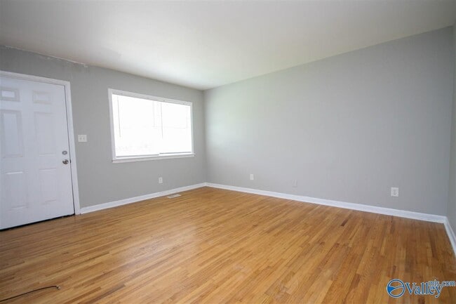 Photo - 3423 Rosedale Dr NW