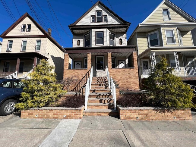 Building Photo - 440 Ave E Unit 2