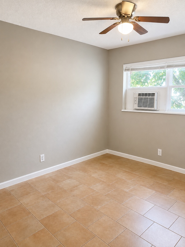 Photo - 702 N L St Unit 702 N L Street #13