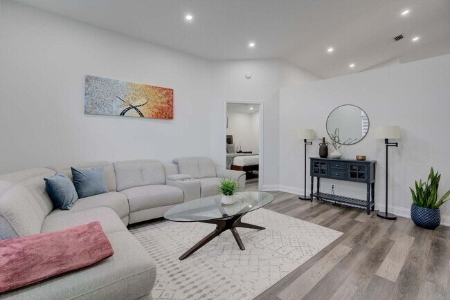 Photo - 6178 Garrett St