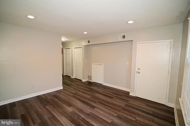 Photo - 431 Mellon St SE