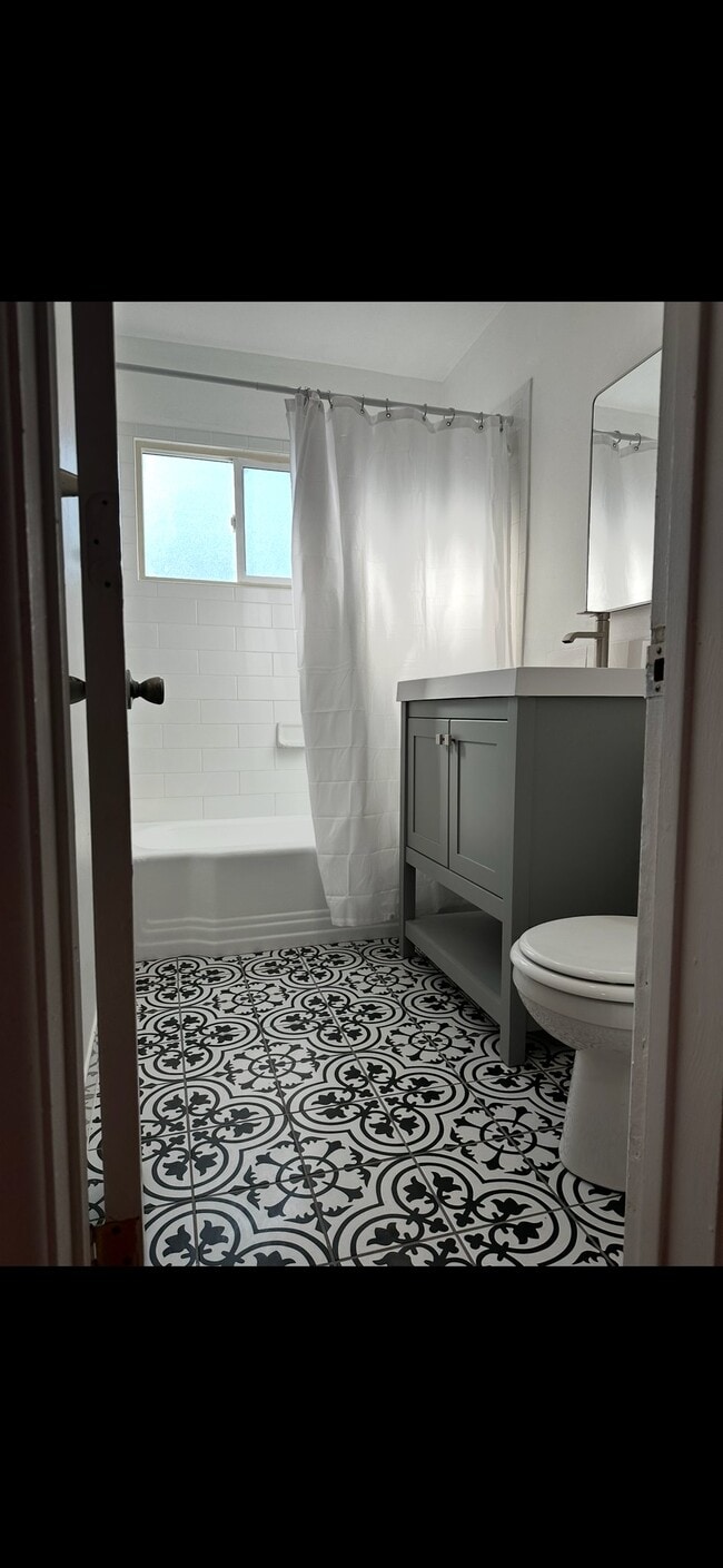 Photo - 323 N Chevy Chase Dr