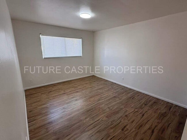 Photo - 310 La Veta Dr