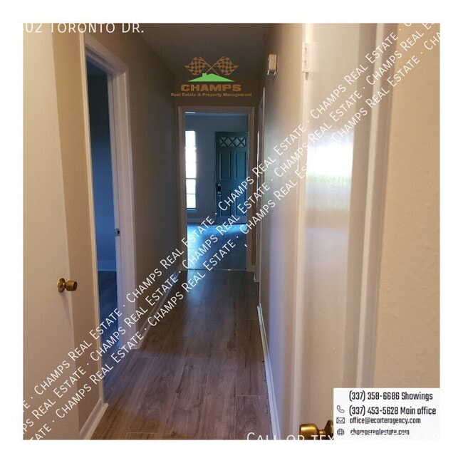 Photo - 402 Toronto Dr