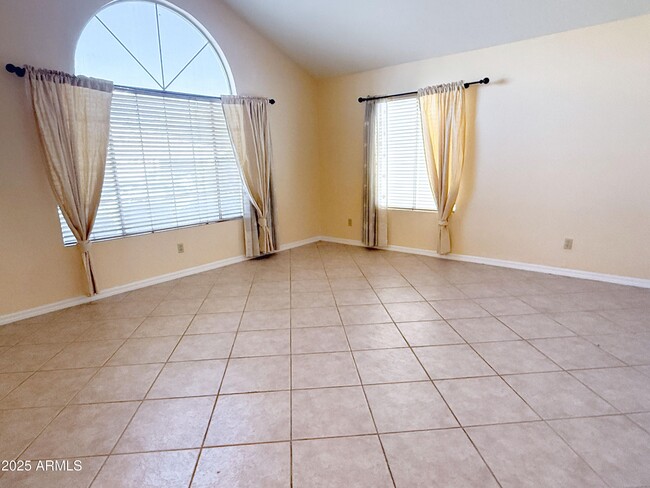 Photo - 694 N Longmore St