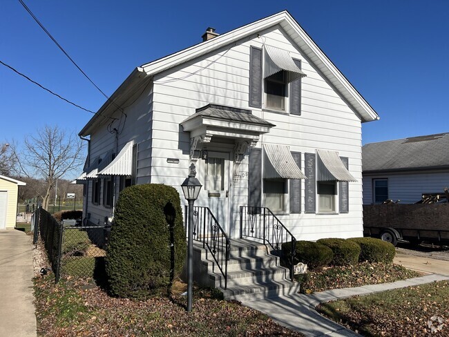 Building Photo - 908 Solfisburg Ave Rental