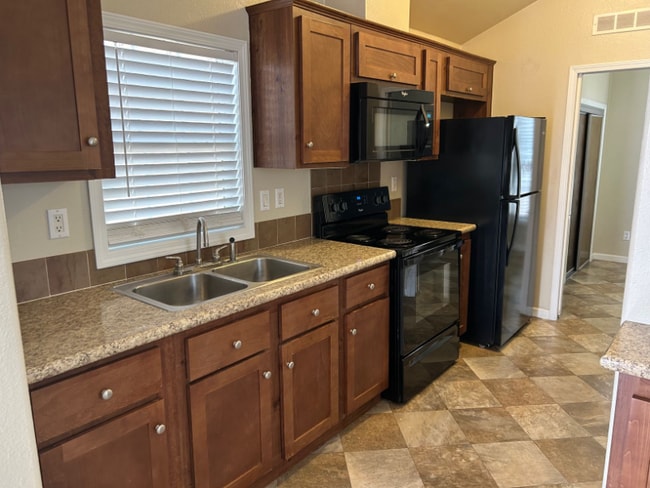 Photo - 2211 Ashberry Ave