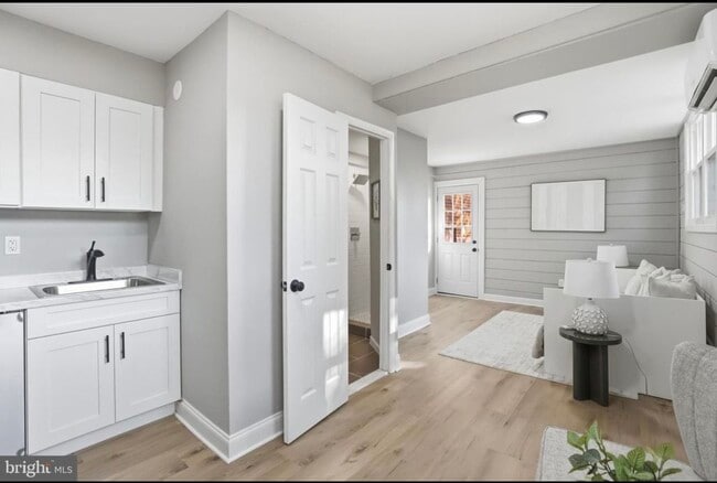 Photo - 421 Saint Margarets Dr
