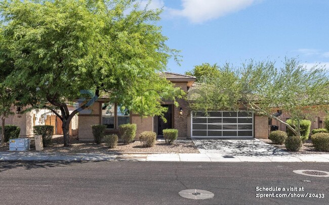Photo - 1521 E Canary Dr House