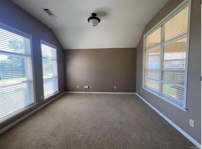 Photo - 701 Stoneybrooke Way