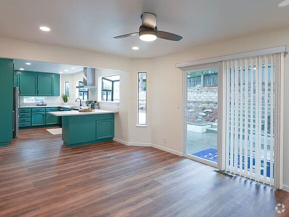 Building Photo - 17113 Holiday Dr Rental