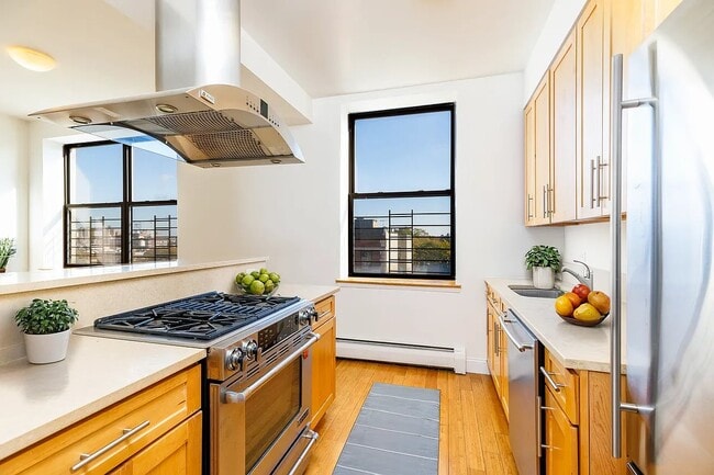 Photo - 150 Clermont Ave Unidad 14H