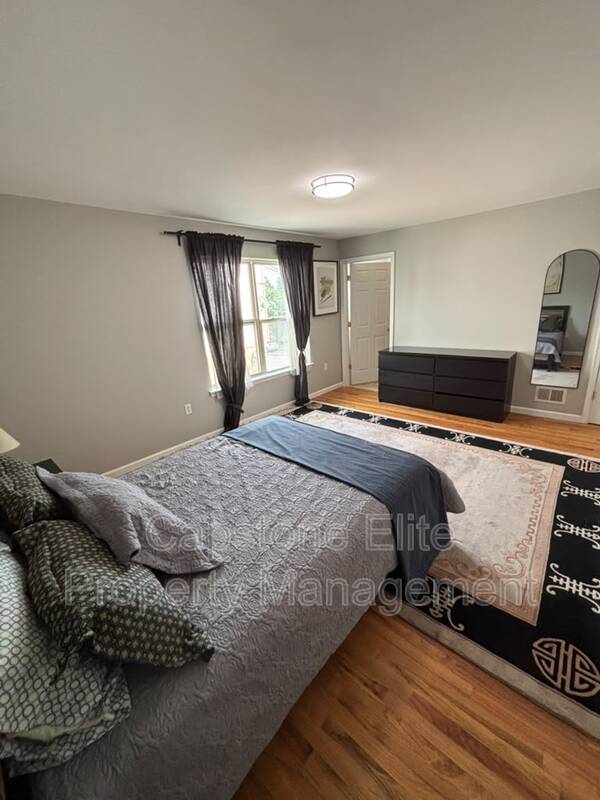 Photo - 255-257-257 New Jersey Railroad Ave Unit 1 - 3 Upstairs Master Suite