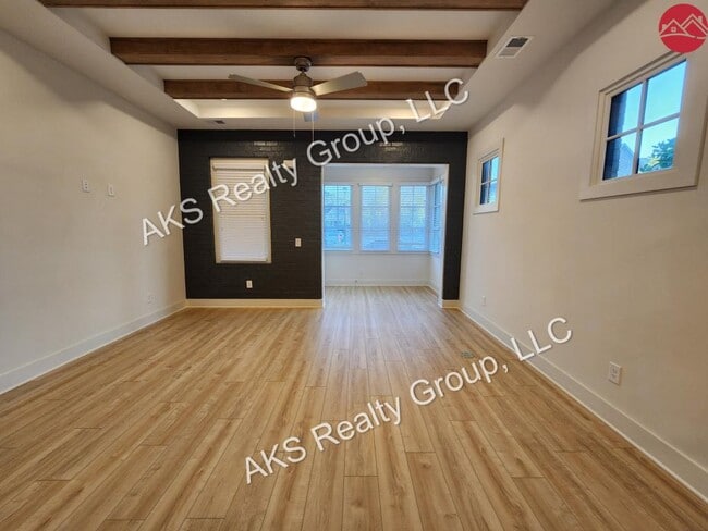 Photo - 1012 Windsor Dr