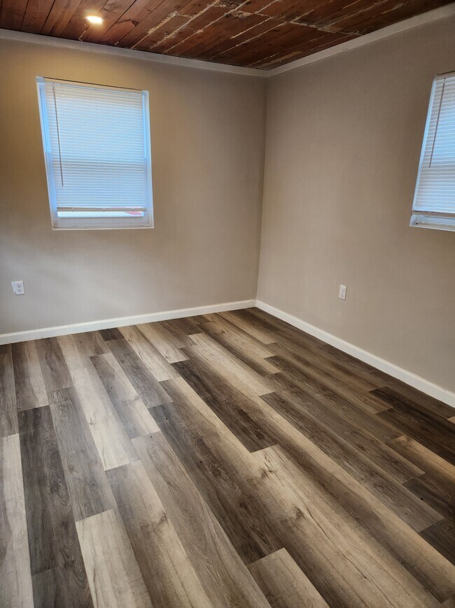 Photo - 9349 Valley Rd