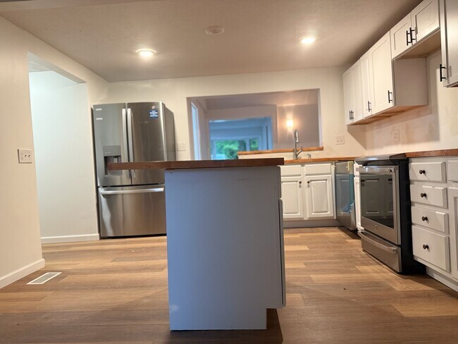 Photo - 5145 Patterson St