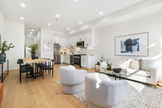 Photo - 808 12th St NE