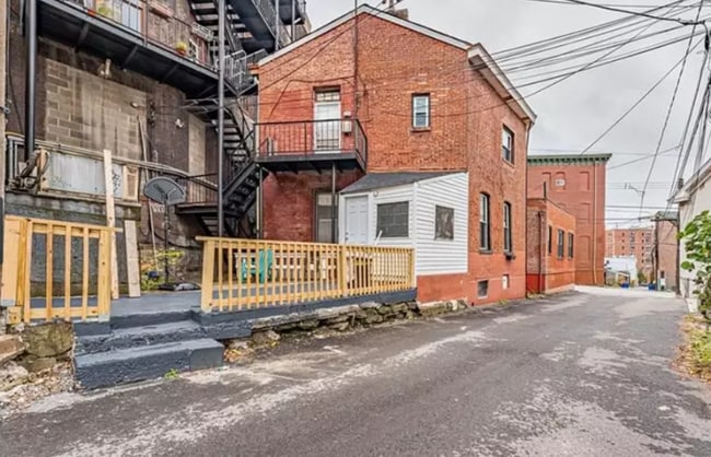 Photo - 375 1/2 Main St