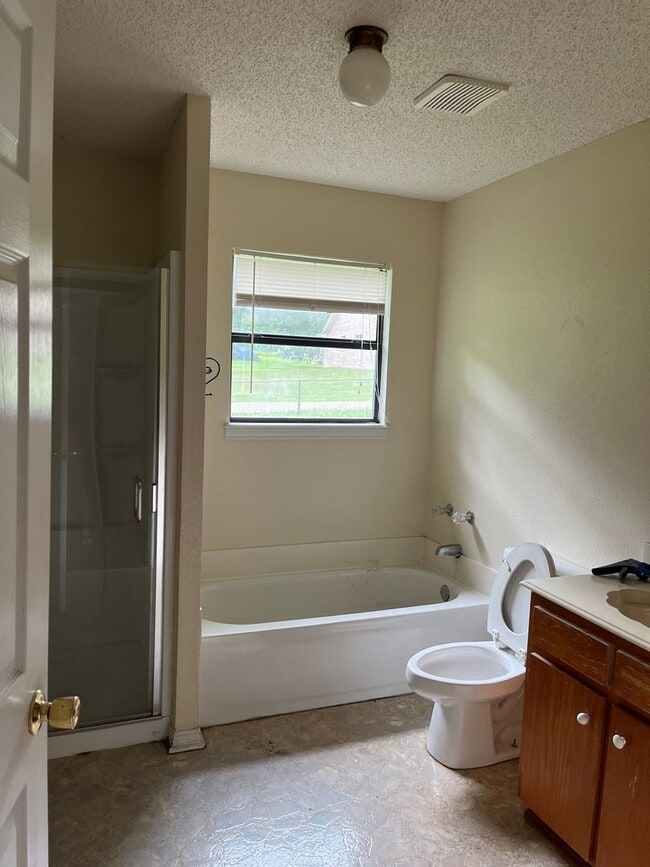 Photo - 604 Leftwich St