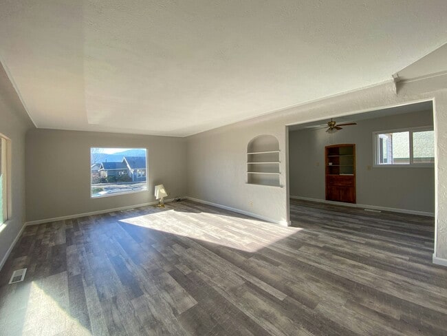 Photo - 300 E Lake St