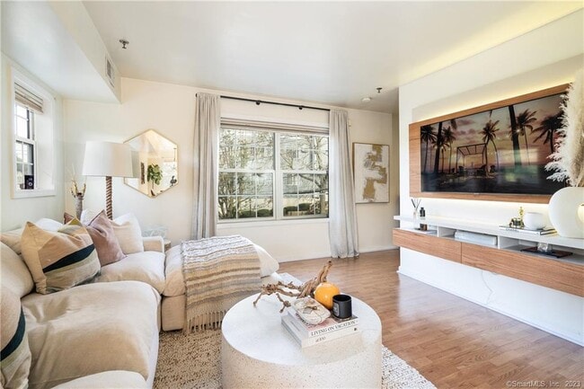 Photo - 310 Ely Ave Unit H