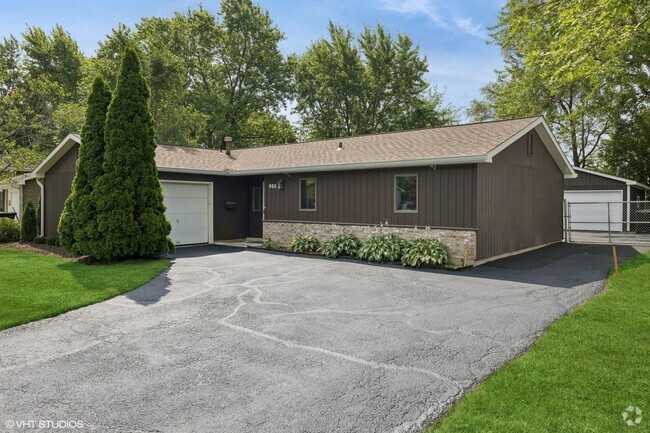 Building Photo - 985 Heartwood Ln Rental