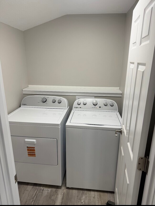 Photo - 310 W 5th St Apartments