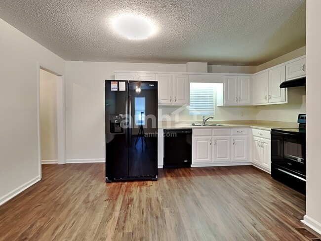 Photo - 221 Dogwood Ave